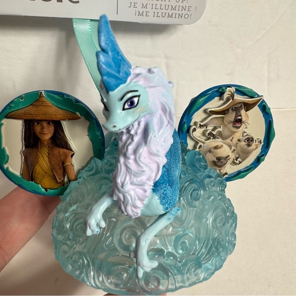 NWT. Disney Raya and the Last Dragon Light-Up Living Magic SketchbookOrnament - Picture 8 of 14